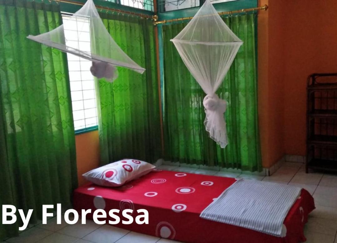 Guest House Dorm Floressa マウメレ エクステリア 写真